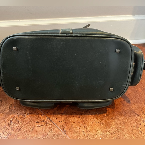 Matt & Nat Forest/Army Green Vegan Leather Tote with adjustable shoulder strap - Picture 6 of 8